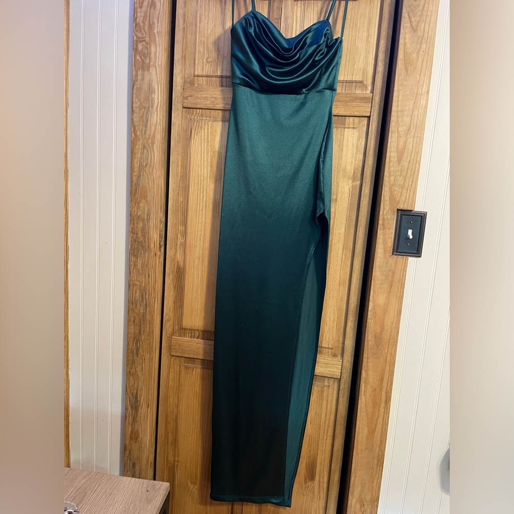 Windsor green fitted dress with slit